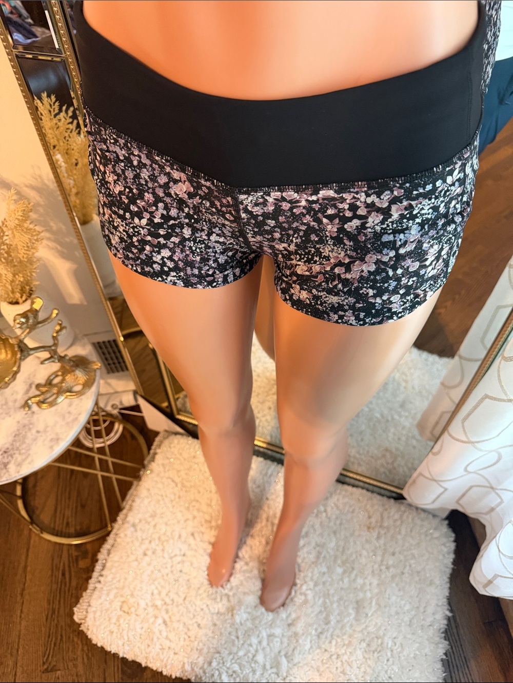 lululemon athletica Black Floral Print Women's Shorts - Picture 2 of 6